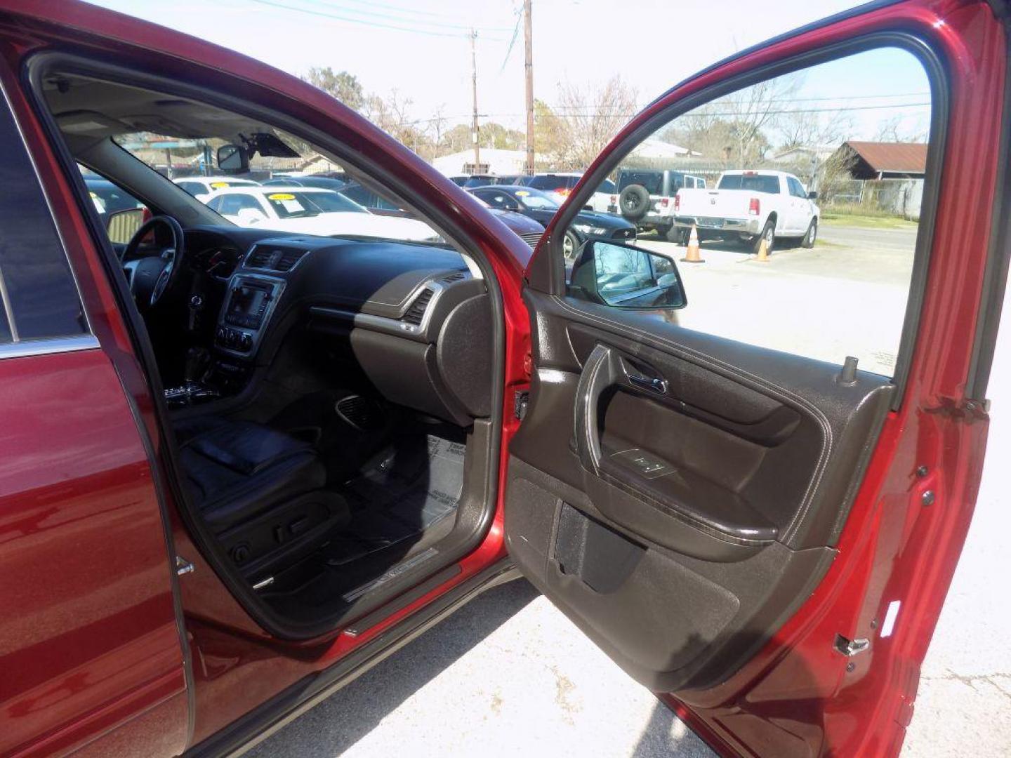 2017 RED GMC ACADIA LIMITED SLT-2 (1GKKVSKD2HJ) with an 3.6L engine, Automatic transmission, located at 830 E. Canino Rd., Houston, TX, 77037, (281) 405-0440, 38.358219, -81.729942 - Photo#8