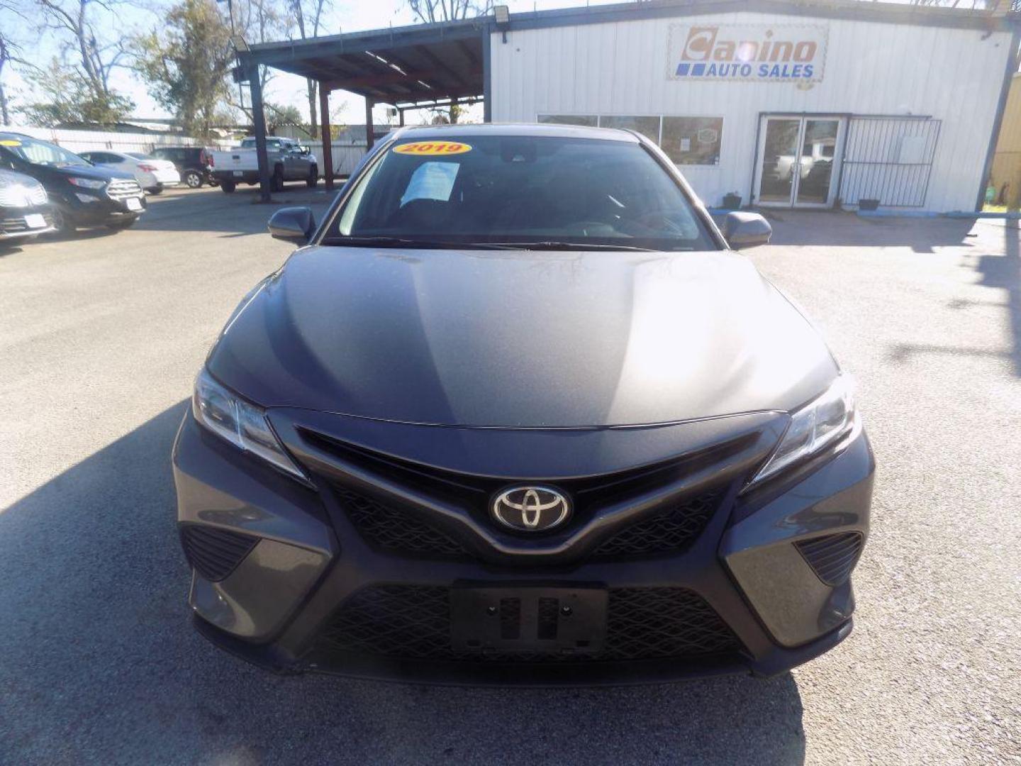 2019 GRAY TOYOTA CAMRY L (4T1B11HKXKU) with an 2.5L engine, Automatic transmission, located at 830 E. Canino Rd., Houston, TX, 77037, (281) 405-0440, 38.358219, -81.729942 - Photo#0