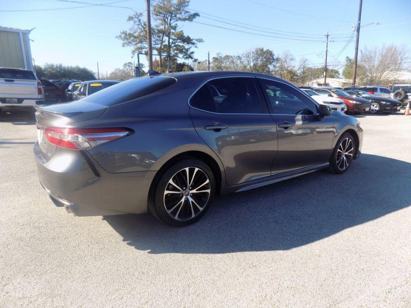 2019 GRAY TOYOTA CAMRY L (4T1B11HKXKU) with an 2.5L engine, Automatic transmission, located at 830 E. Canino Rd., Houston, TX, 77037, (281) 405-0440, 38.358219, -81.729942 - Photo#2