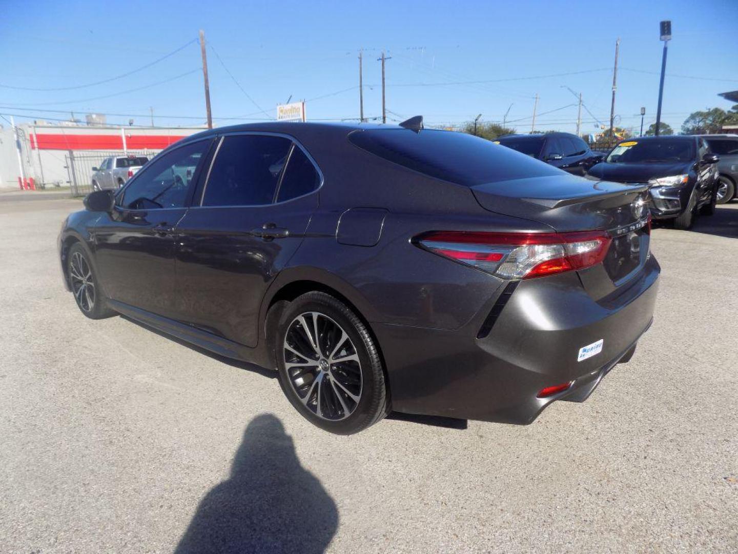 2019 GRAY TOYOTA CAMRY L (4T1B11HKXKU) with an 2.5L engine, Automatic transmission, located at 830 E. Canino Rd., Houston, TX, 77037, (281) 405-0440, 38.358219, -81.729942 - Photo#5