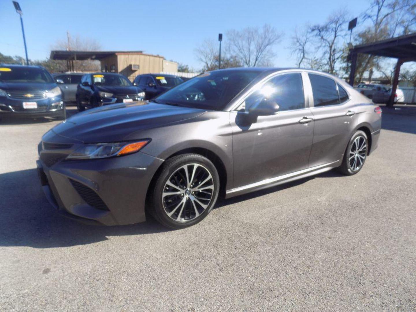 2019 GRAY TOYOTA CAMRY L (4T1B11HKXKU) with an 2.5L engine, Automatic transmission, located at 830 E. Canino Rd., Houston, TX, 77037, (281) 405-0440, 38.358219, -81.729942 - Photo#7