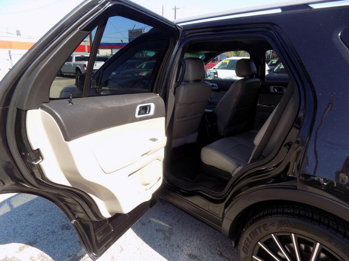 2015 BLACK FORD EXPLORER LIMITED (1FM5K7F98FG) with an 2.0L engine, Automatic transmission, located at 830 E. Canino Rd., Houston, TX, 77037, (281) 405-0440, 38.358219, -81.729942 - Photo#12